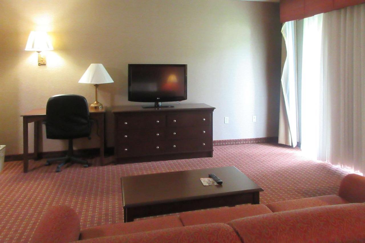 Quality Inn & Suites Owego Zewnętrze zdjęcie